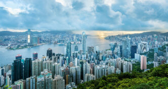 City/Destination
Hong Kong muestra su horizonte urbano. Inmobiliare Summits analiza el mercado real estate LATAM en conferencias y eventos.
