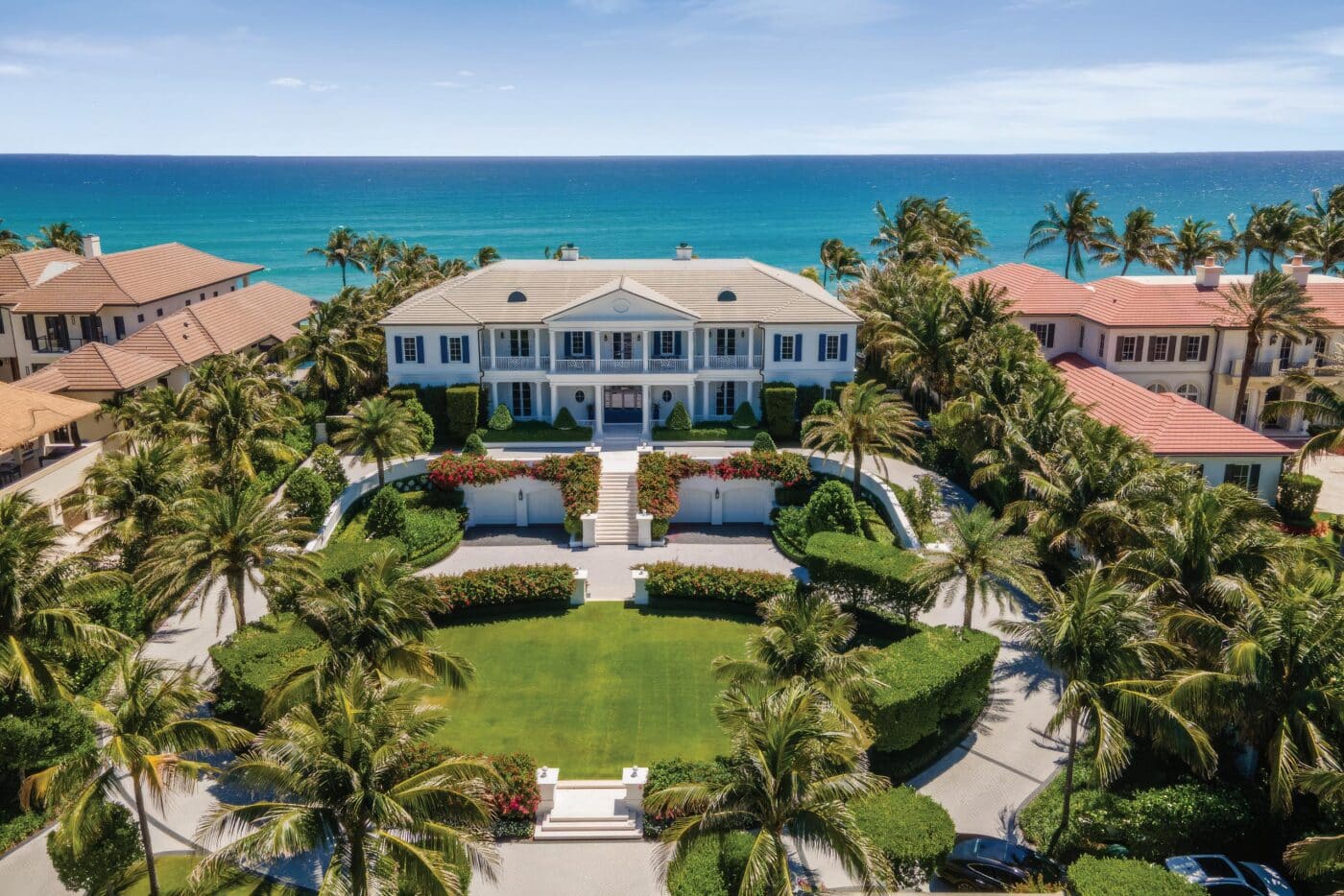 Venue/architecture.

Vista aérea de lujosa residencia frente al mar. Arquitectura de bienes raíces en [city]. Inmobiliare Summits presenta lo mejor del real estate en México.