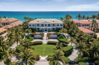 Venue/architecture.

Vista aérea de lujosa residencia frente al mar. Arquitectura de bienes raíces en [city]. Inmobiliare Summits presenta lo mejor del real estate en México.