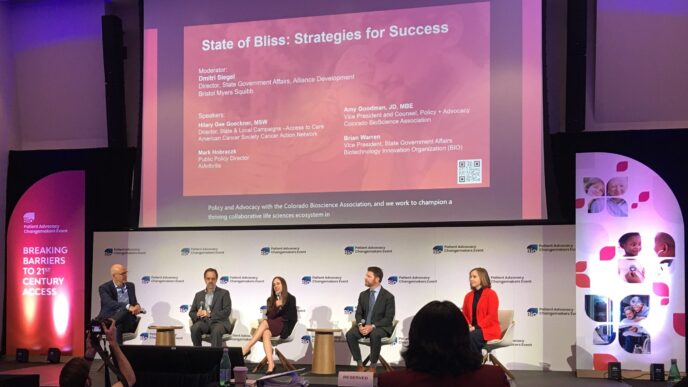 Clasificación: on-stage panel

Panelistas en conferencia LATAM discuten State of Bliss: Strategies for Success. Nombres visibles en pantalla. Inmobiliare Summits.