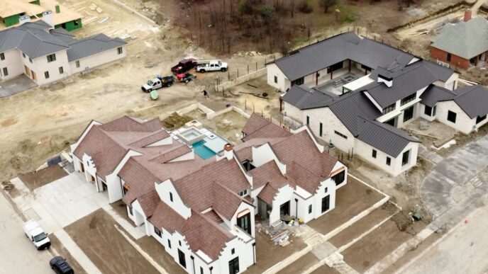 Venue/architecture.

Vista aérea de residencias en construcción. Inmobiliare Summits analiza el futuro del real estate en México y LATAM, priorizando la vivienda.