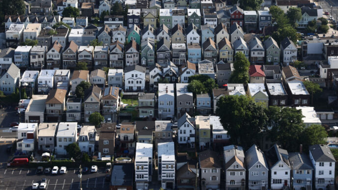 city/destination

Vista aérea de viviendas unifamiliares. Impulso a la vivienda del bienestar en Inmobiliare Summits, evento de real estate en México y LATAM.