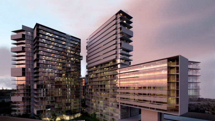 venue/architecture
Edificios modernos en Inmobiliare Summits, evento de real estate en México. Arquitectura vanguardista para conferencias LATAM.