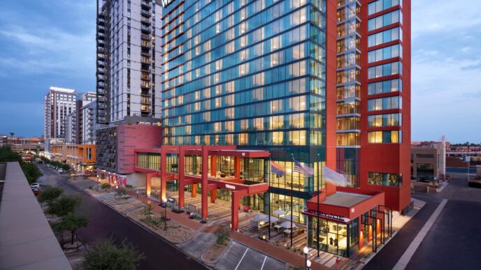 Venue/architecture.

Fachada del Westin Hotel, sede de Inmobiliare Summits. Diseño moderno en la ciudad, ideal para conferencias y eventos de real estate en México.