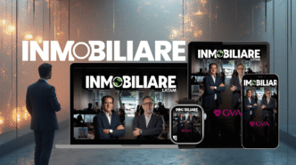 Diseño inmobiliario LATAM en laptop, tablet, teléfono y reloj. Presentación de bienes raíces en dispositivos digitales con logo Inmobiliaria.