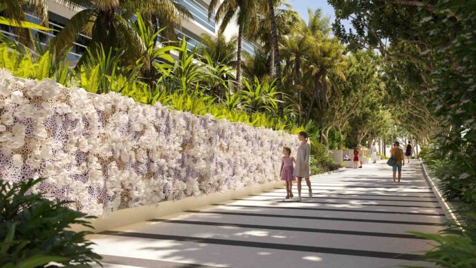 Lincoln Road, Miami Beach: Innovador diseño urbano con muro floral, reflejo del renacimiento inmobiliario y lujo. Madre e hija pasean.