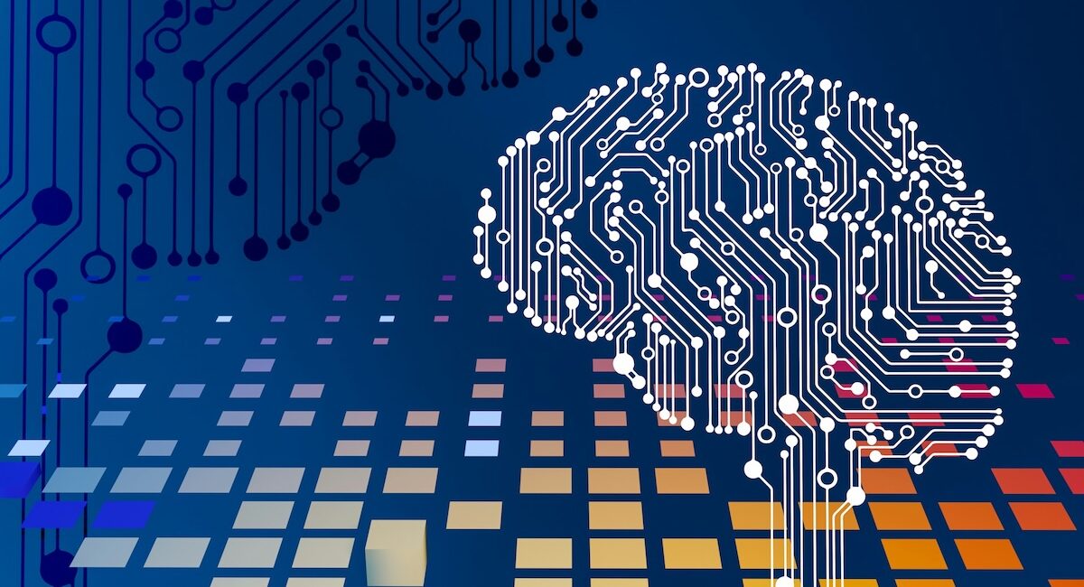 Ilustración digital de un cerebro hecho de circuitos, persona observa logotipo de Wikipedia y texto sobre licencias para IA.
