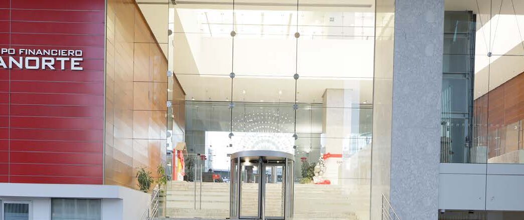 Acceso a instalaciones de Grupo Financiero Banorte en Monterrey